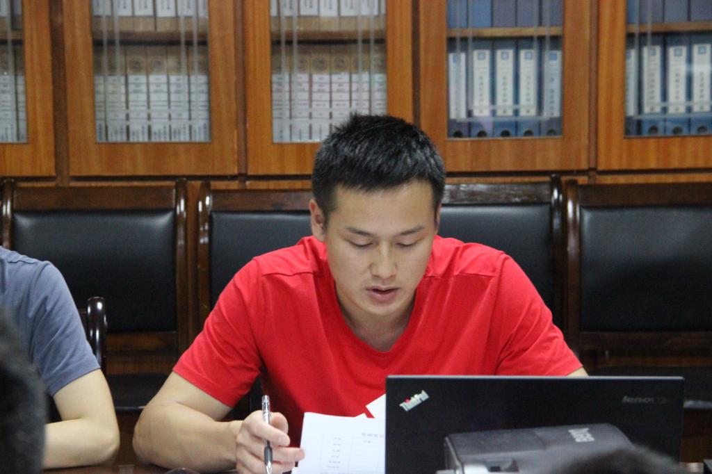 图三 杜老师做总结性发言(刘杨乐摄)