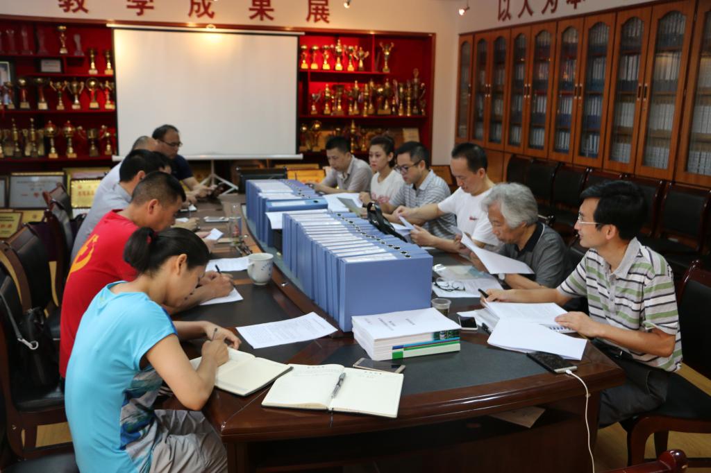 校本科教学审核评估专家组来院检查