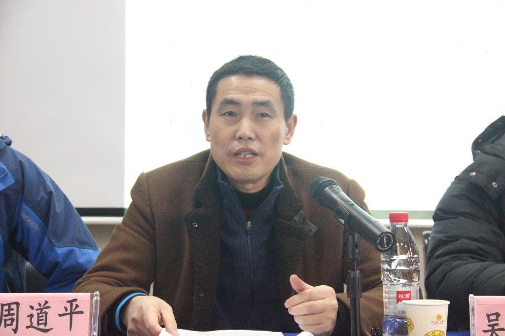 图二 周道平经理做工作总结(杨慧君摄)